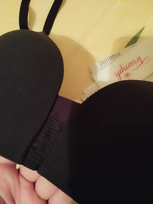 Сутиени- Guess и Triumph