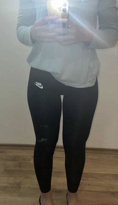 Nike памучен клин, втора употреба, размер XL (детски), подходящ за жени S–M.