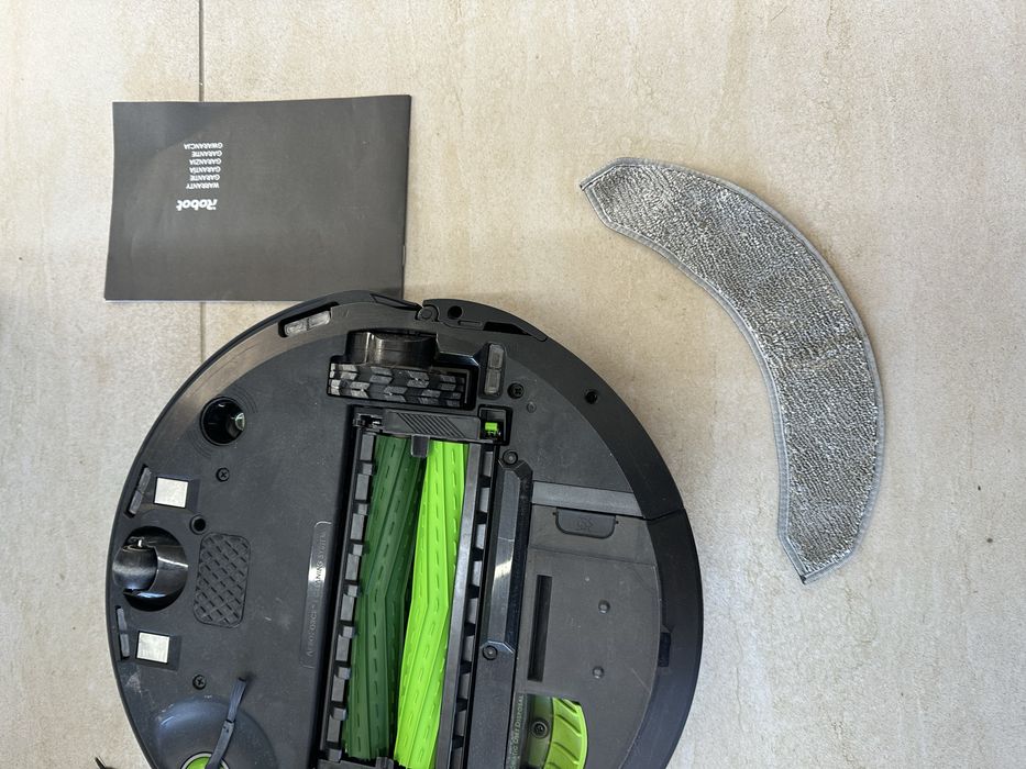 Robot aspirator iRobot Roomba Combo j7 (c7156)