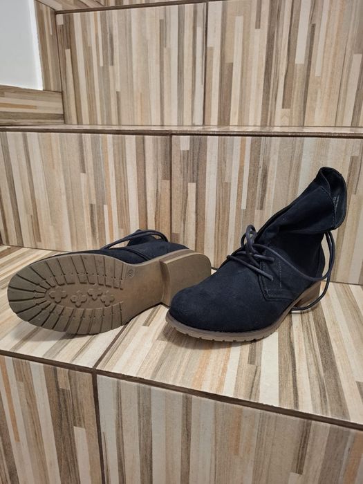 Pantofi cu toc/ ghetuțe