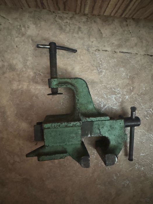 Тиски для работы