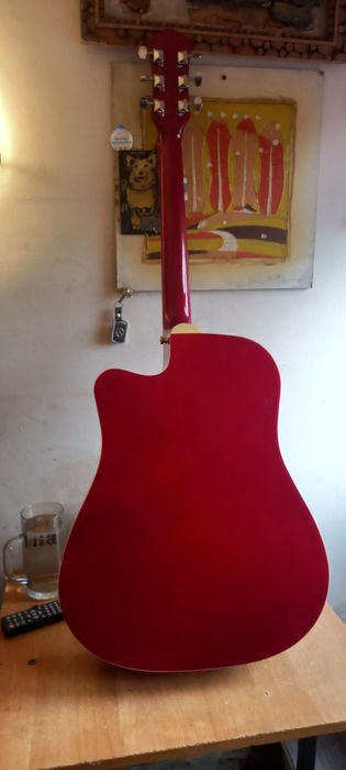 Продам гитару в хорошем состоянии