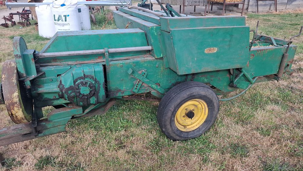 Vand sau schimb presa john deere CB300