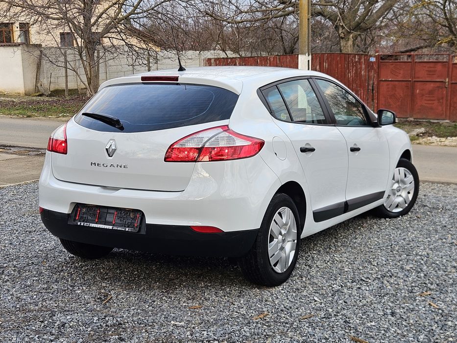 Renault Megane 3 -Anul 2011- 1.6(Benzină), 100 Cai, Euro 5
