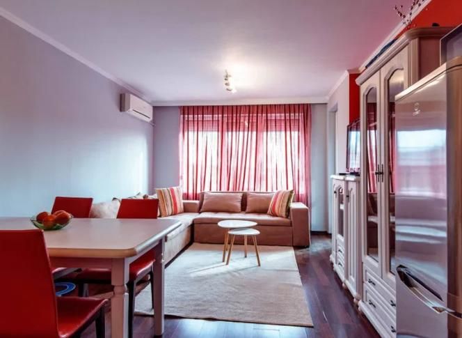 Дава се под наем Двустаен апартамент в Пловдив, Център - 60 кв.м за 375 € - Снимка #1