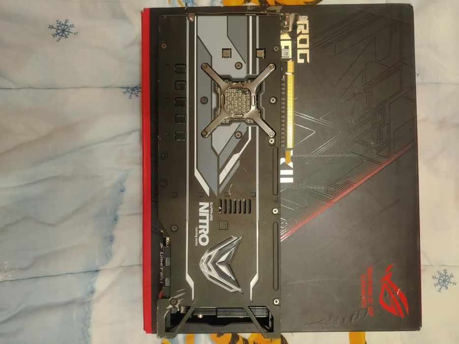 Видеокарта 8GB Shapphire Nitro+ Radeon Vega 64 (3 вентилатора)