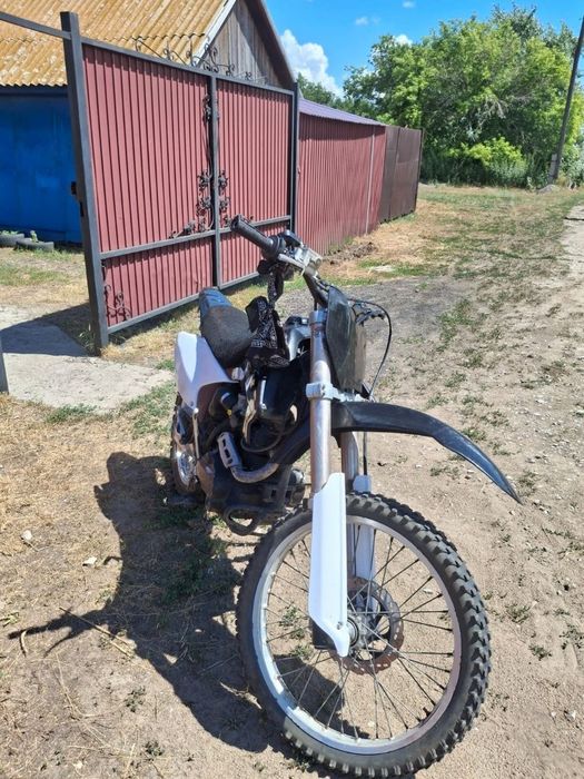 Продам мотоцикл 200сс