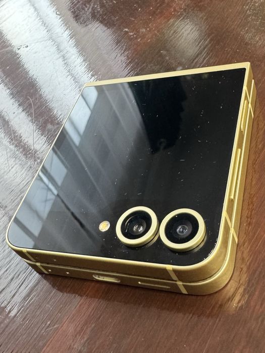 Samsung ZFlip 6 - 512GB