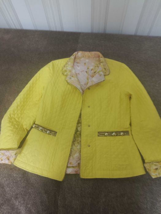 Продам женскую ветровку (Италия).