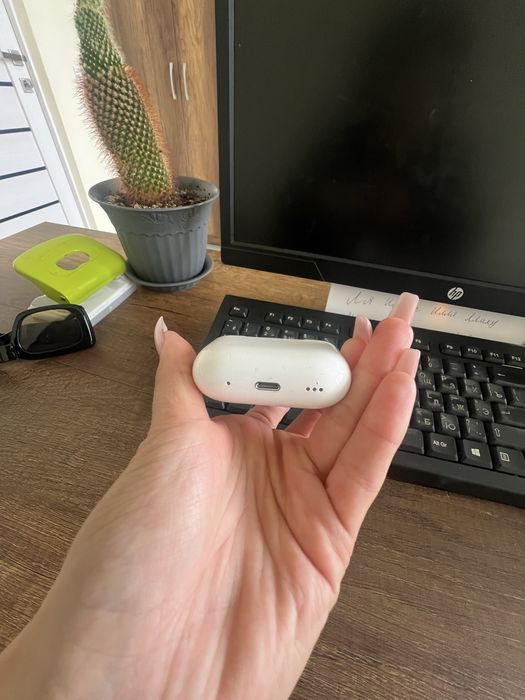 продается AirPods Pro