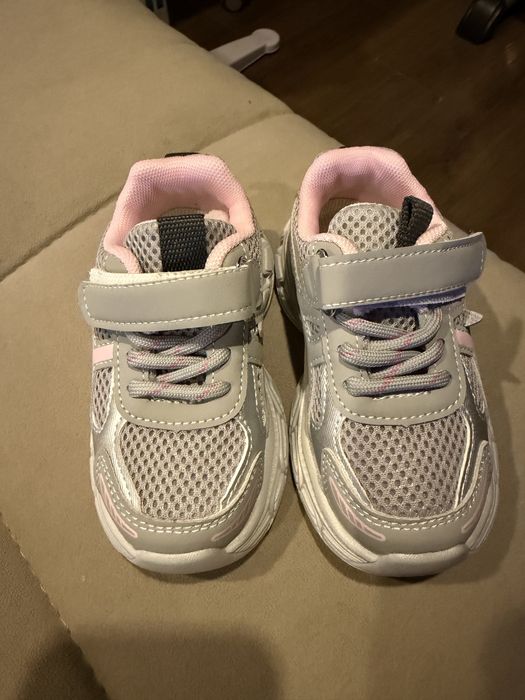 Продам новые кросовки