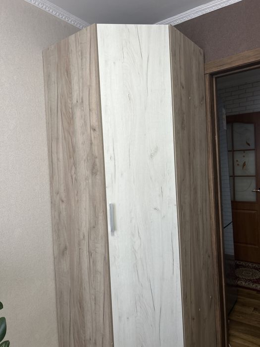 Шкаф глубокий угловой вместительный