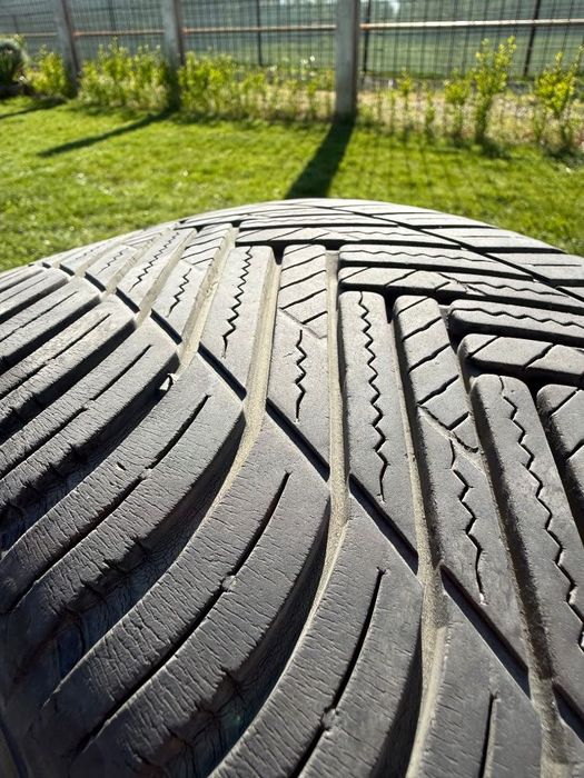 Set anvelope de all season cu Jante de aluminiu