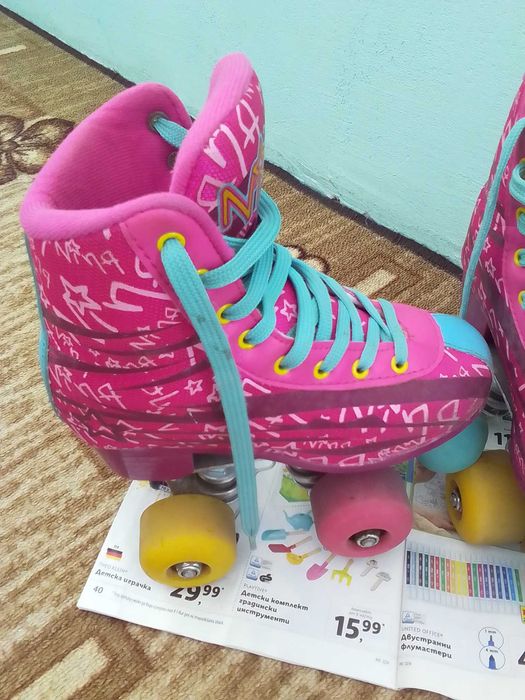 Детски ролкови кънки.