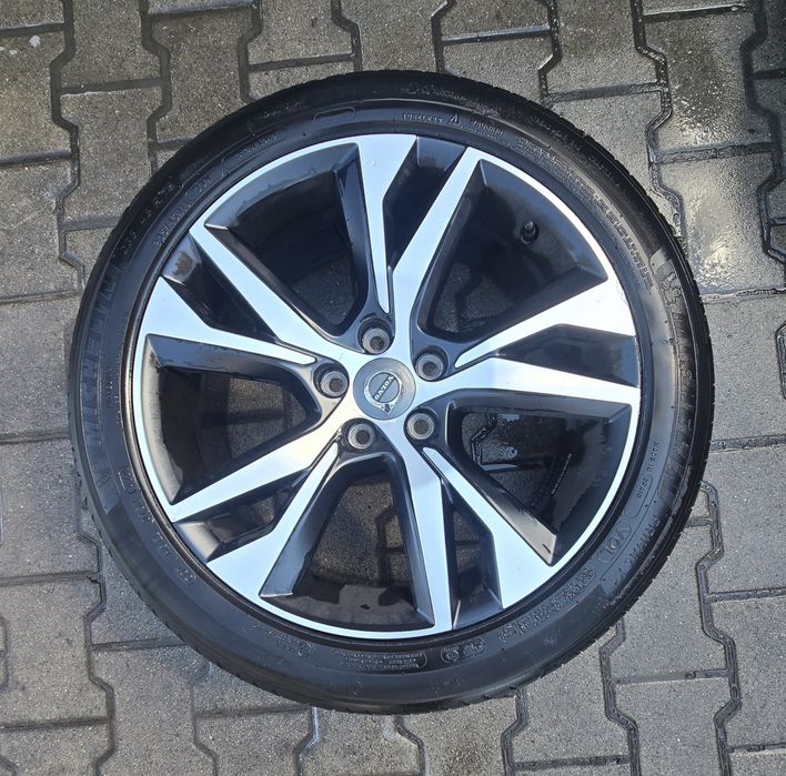 Vand roți complete originale volvo R design 235/45/18