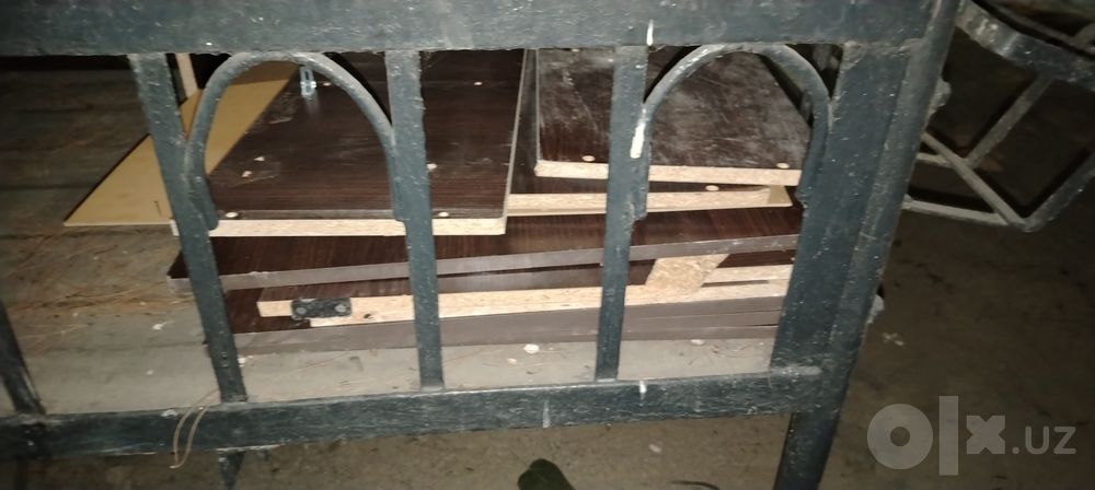 Продаются стеллажи от разборного шкафа, полкицена другая