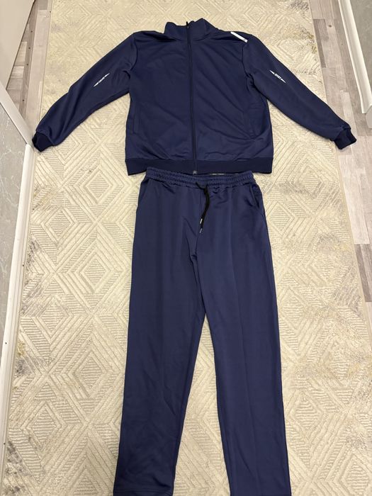 Продам спортивный костюм