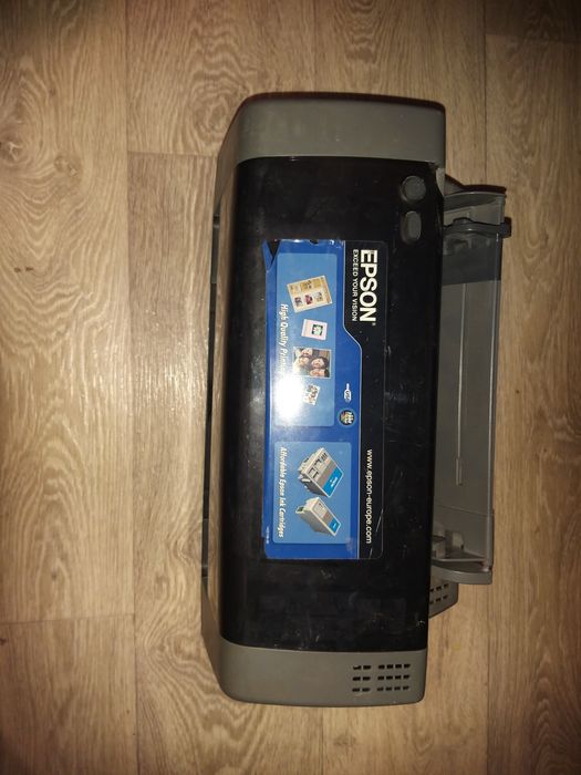 Продам принтер Epson,на запчасти.