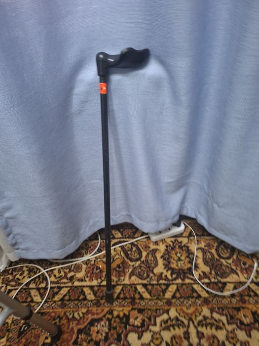 Продам ходунки, и два костыля