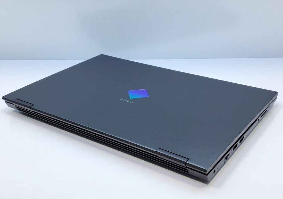 (Hp OMEN) (Ryzen 7) (11-avlod 8 yader 16 patok)