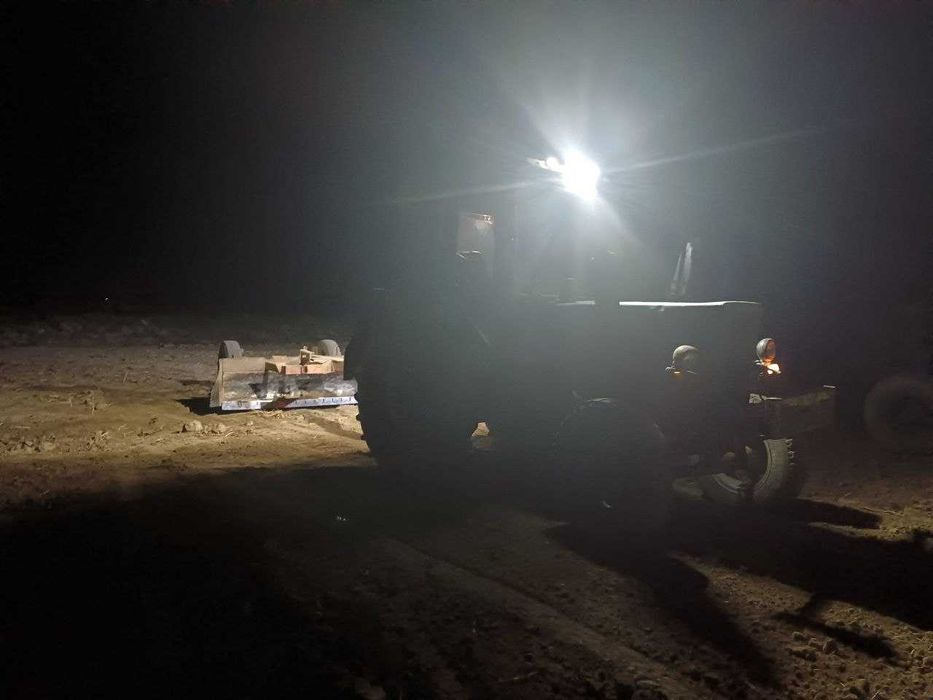 Traktor Belarus katta kabina