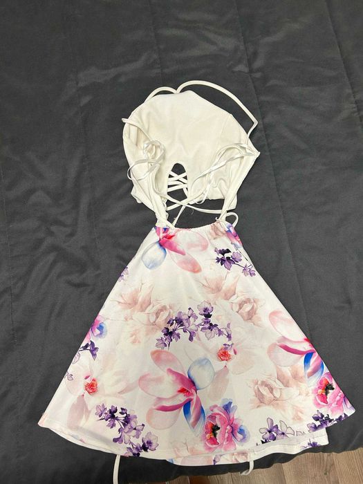 Рокля  ZARA нова с етикет, Бяла нежна рокля на цветя