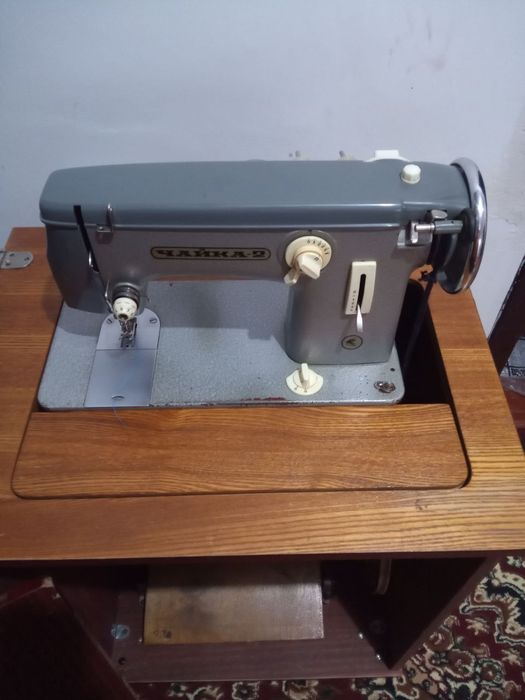 Tikuv mashinasi sotiladi. Chayka 2