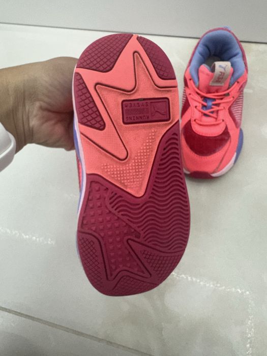 Кроссовки на девочку