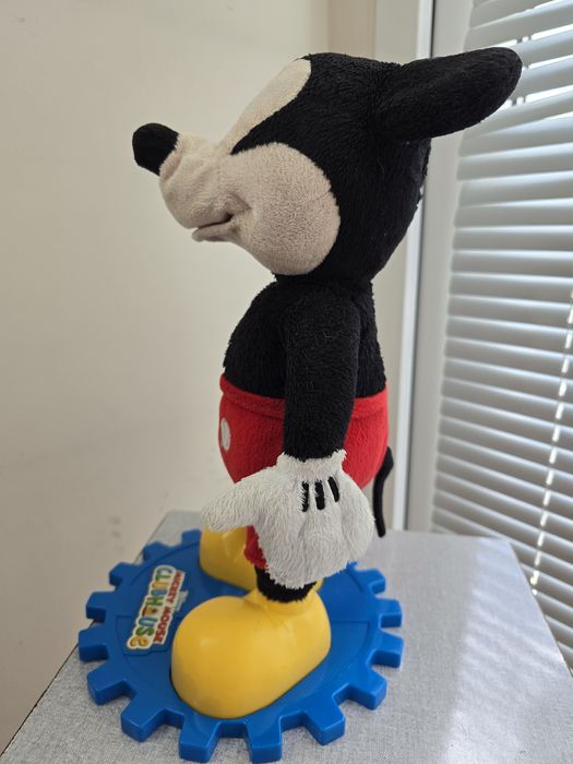 Мики Маус разказвач на приказки на италиански език