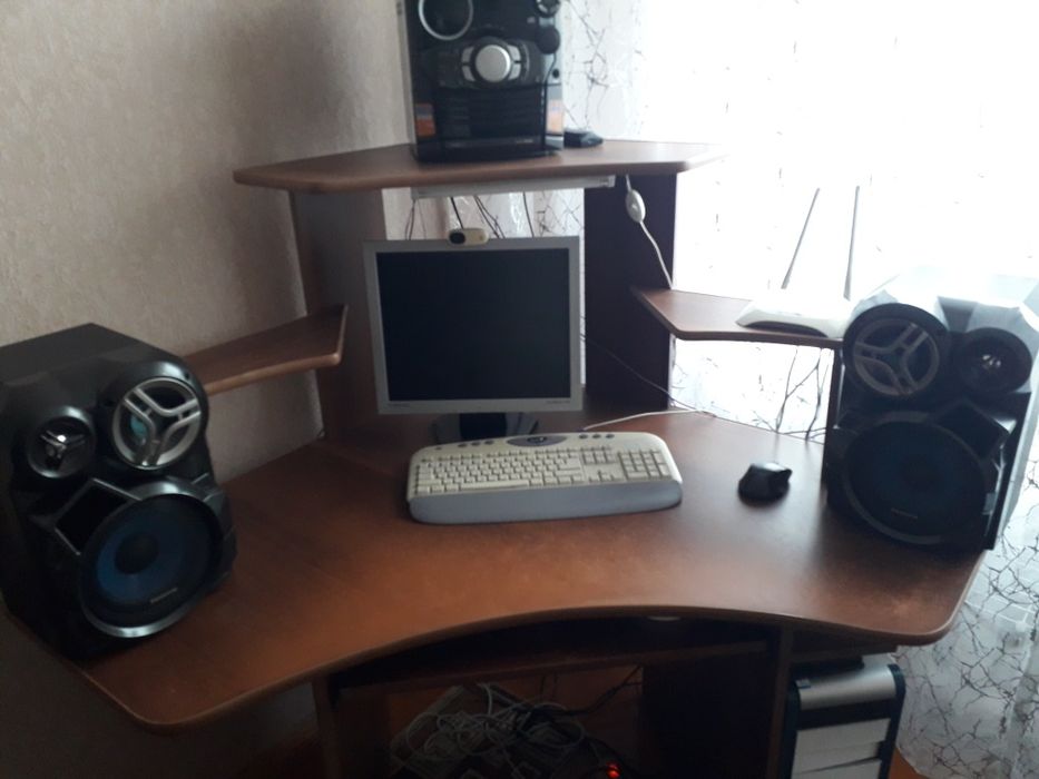 Компьютерный стол