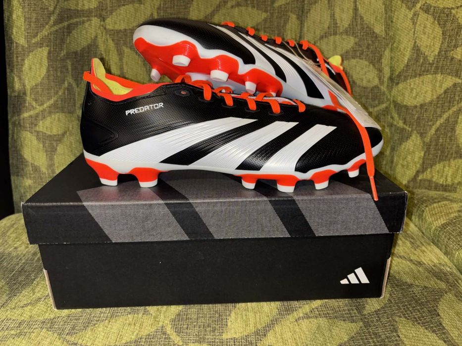 Нови футболни обувки Adidas Predator league  MG