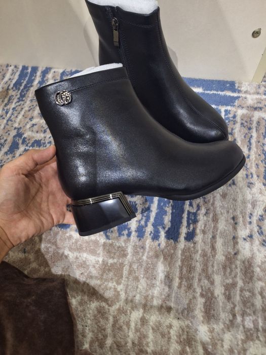 Ayollar qishki pol sapogi sotiladi yengi.