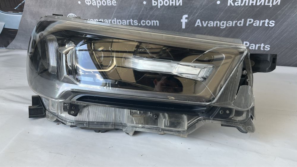 Десен фар Toyota Hilux 2021-