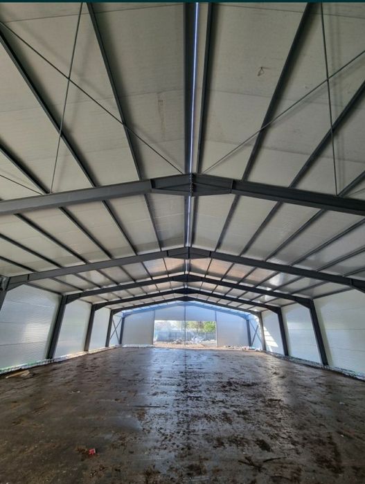 Hala.metalica 10×30×4 cu tabla pe acoperiș