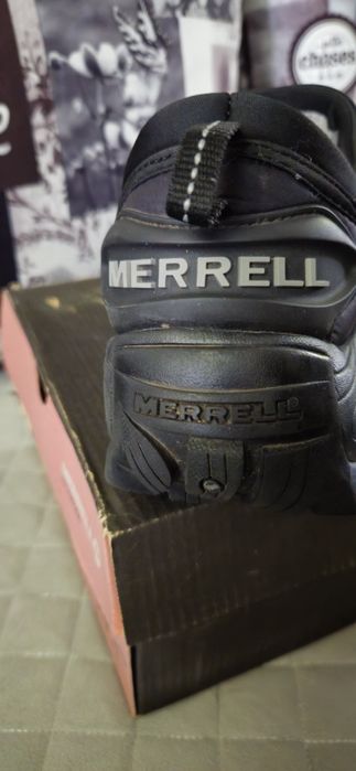 Продам мужские кроссовки