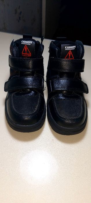 Ботиночки на мальчика состояние хорошее,размер 27.