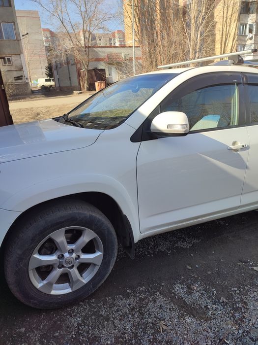 Продаю Тойота РАФ 4