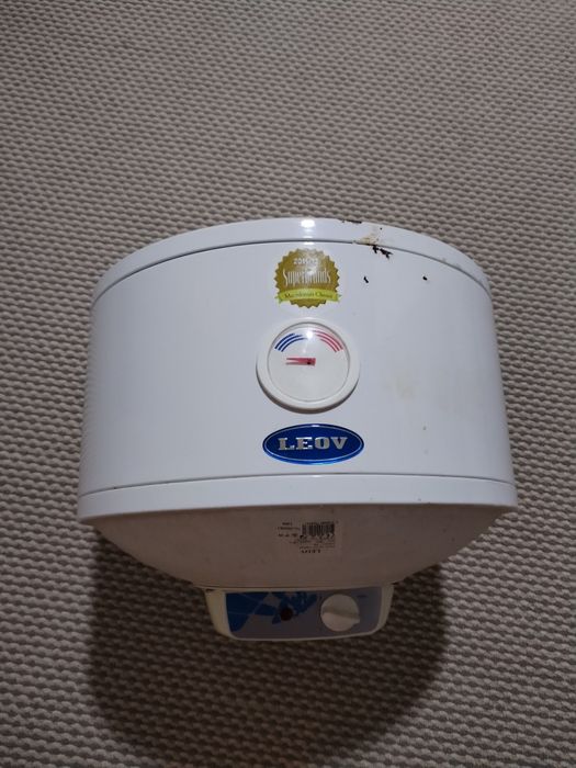 Vând boiler electric