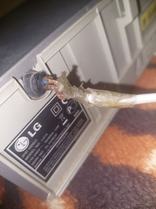 Продам видеомагнитофон LG