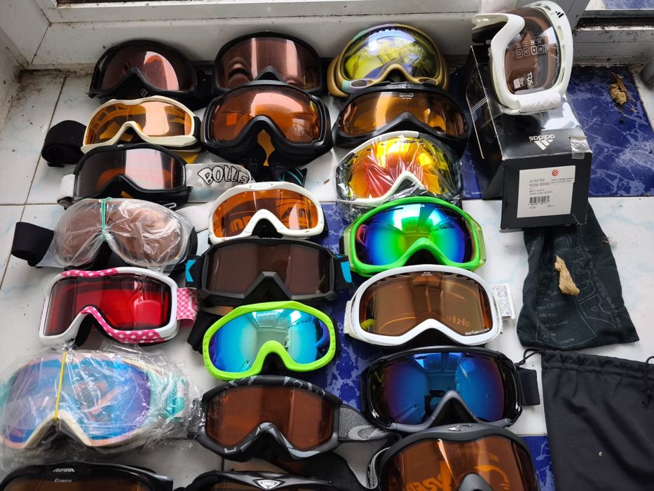 Vand ochelari de schi modele deosebite stare buna!