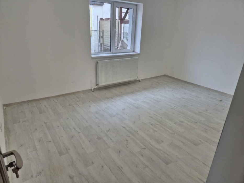 Proprietar, casă 3 cam, cărămidă, 115 m, Bacău