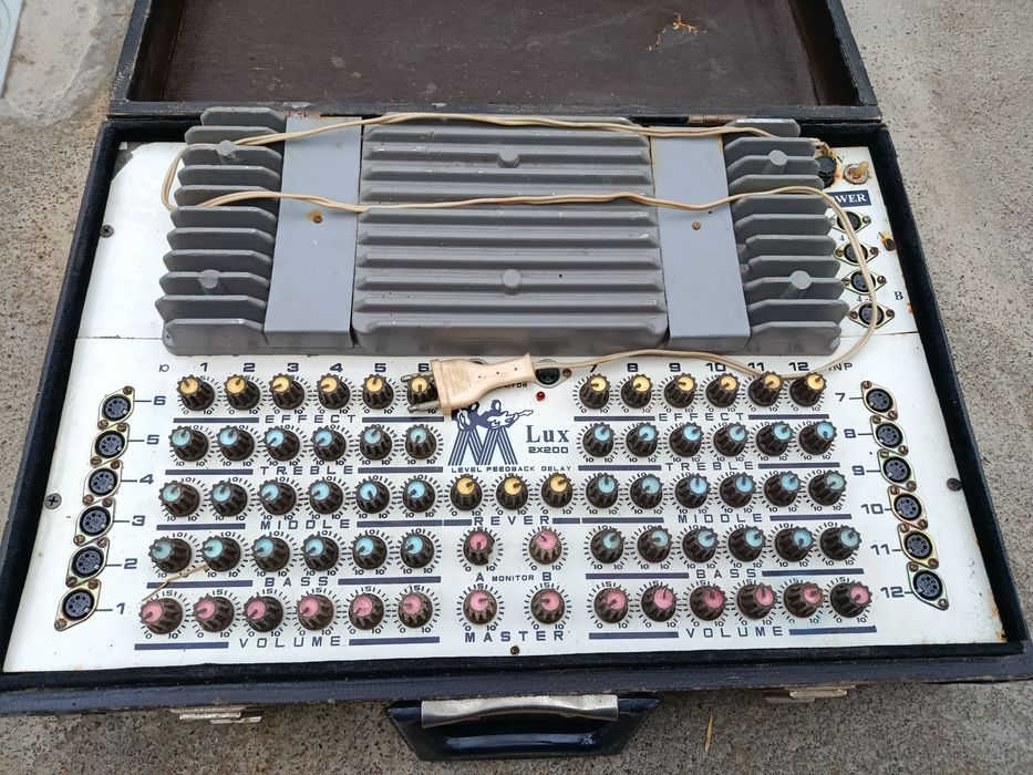 Дипломат сотилади LUX 2×200