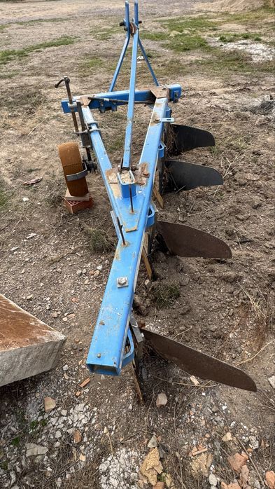 Продам 4-корпусный плуг (переделка под колею)