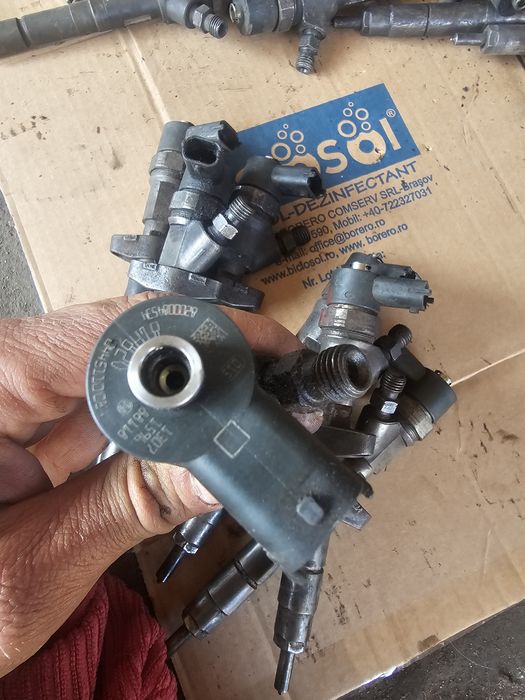 Injector Injectoare renault master 2.5 dci cod 0445110084