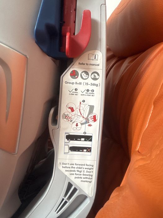 Scaun auto  Kikka Boo 3 în 1 cu sistem Isofix, conceput pentru grupa de vârstă 0-36 kg.