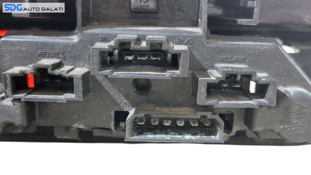 Stop Tripla Lampa Dreapta Volkswagen Golf 4 Hatchback Scurt 1998 - 2005 Cod 1J6945112T [L7946]