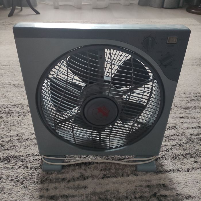 Vând ventilator in bună stare de funcționare