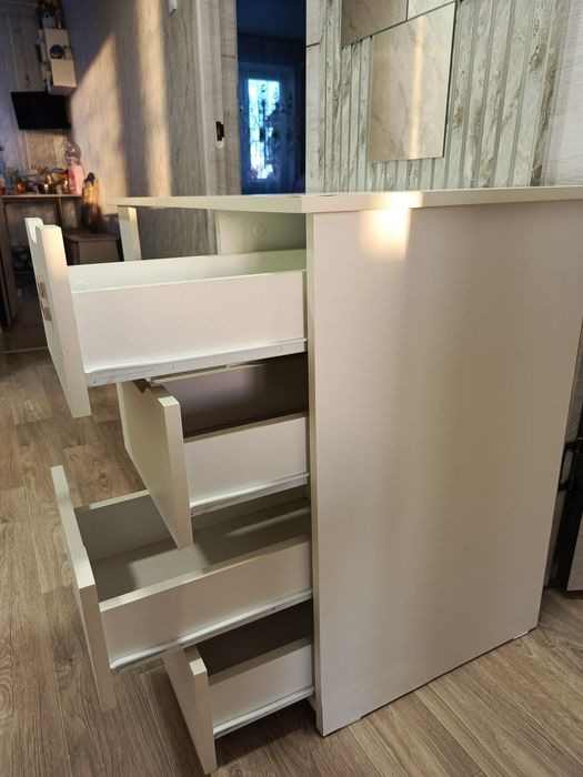 Продам стол для уроков занятий