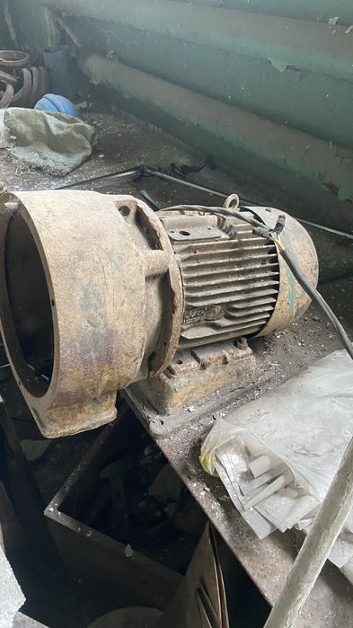 Асинхронный двигатель 4АМ112М4