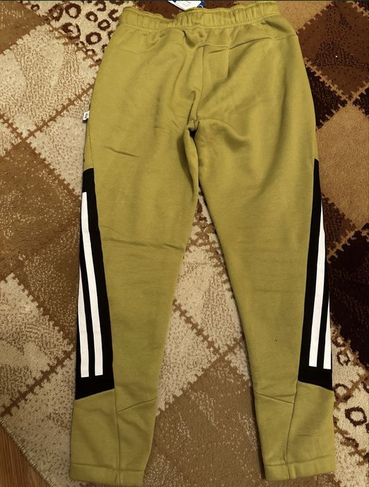 Pantaloni adidas 3buc. La 349